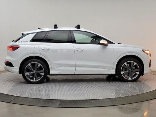 2022 Audi e-tron Premium Plus