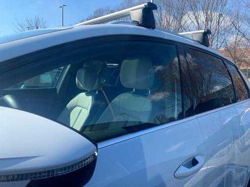 2022 Audi e-tron Premium Plus