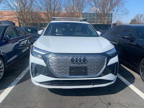 2022 Audi e-tron Premium Plus