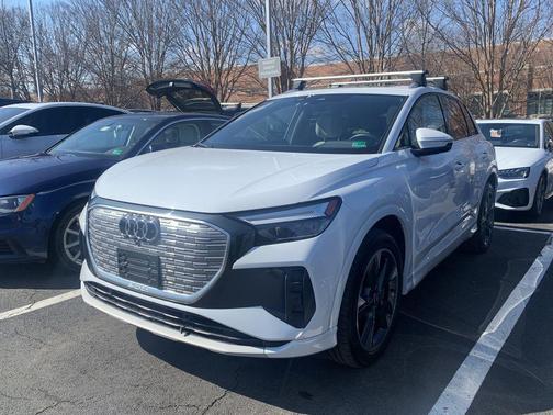 2022 Audi e-tron Premium Plus