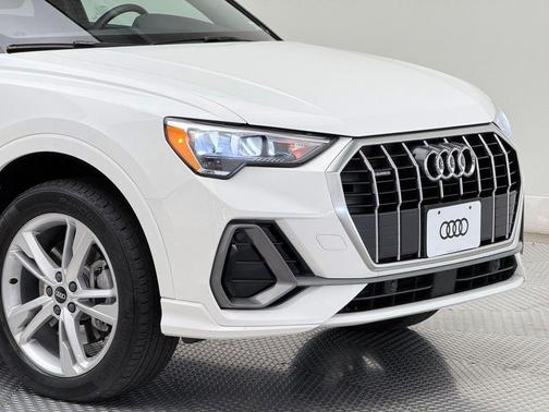 2022 Audi Q3 45 S line Premium