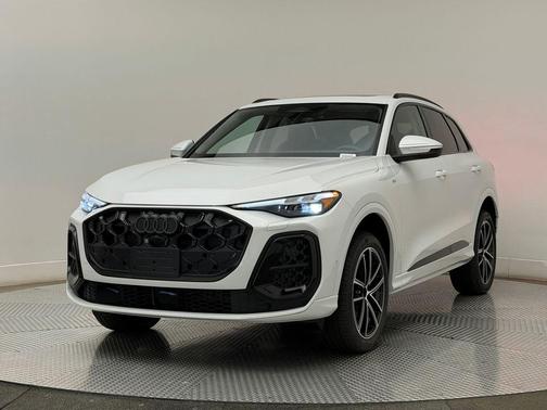 Glacier White Metallic 2026 Audi Q5 Premium Plus TFSI quattro S tronic