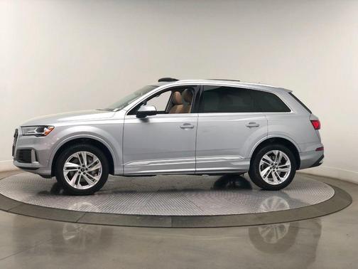 Photo 5 of 46 of 2021 Audi Q7 45 Premium
