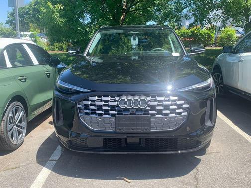 Mythos Black Metallic 2026 Audi Q5 Premium Plus TFSI quattro S tronic