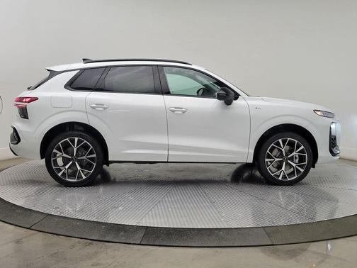 Glacier White Metallic 2026 Audi Q3 TFSI quattro S tronic