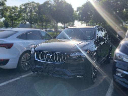 Onyx Black Metallic 2022 Volvo XC90 T6 Momentum