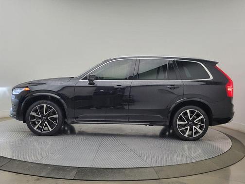 Onyx Black Metallic 2022 Volvo XC90 T6 Momentum
