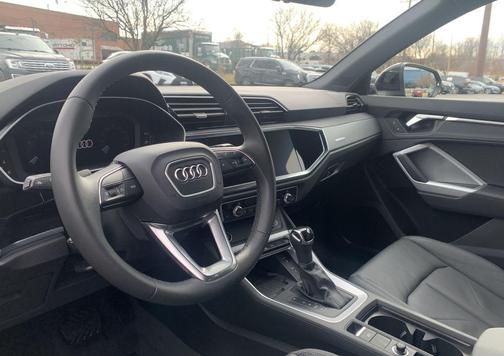 2025 Audi Q3 Premium 45 TFSI S line quattro Tiptronic