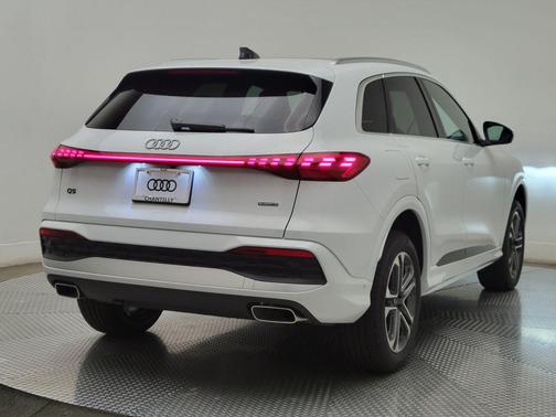 Glacier White Metallic 2026 Audi Q5 Premium TFSI quattro S tronic