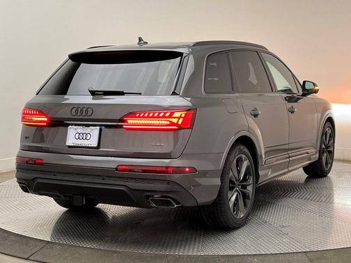 2026 Audi Q7 55 Premium Plus