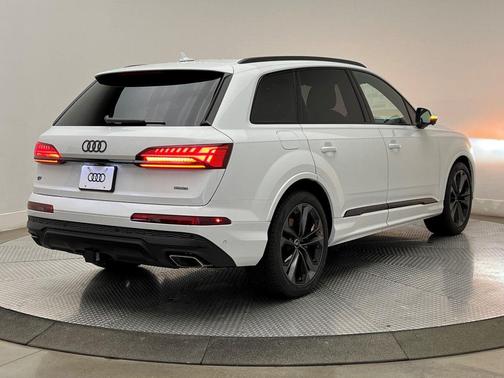 2026 Audi Q7 55 Premium Plus