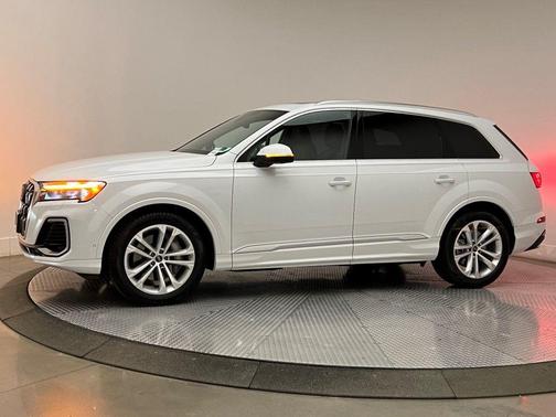 2025 Audi Q7 55 Premium Plus