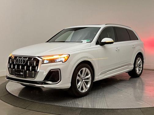 2025 Audi Q7 55 Premium Plus