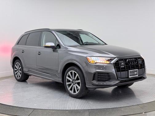 2023 Audi Q7 45 Premium Plus