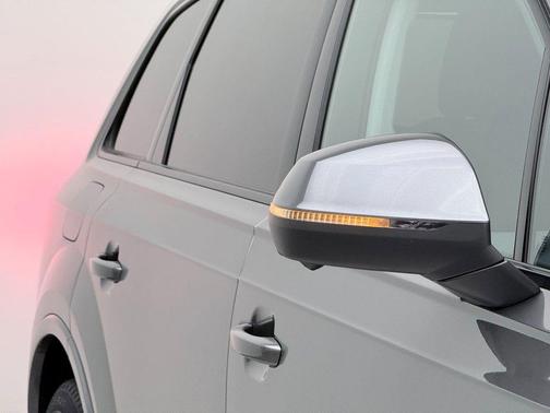 2023 Audi Q7 45 Premium Plus