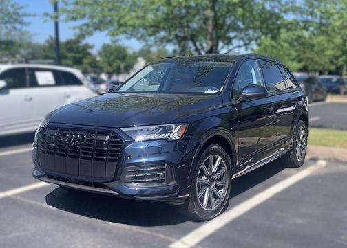 Waitomo Blue Metallic 2023 Audi Q7 45 Premium Plus