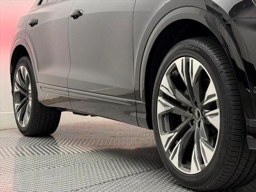 2025 Audi Q8 55 Premium Plus