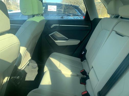 2023 Audi Q3 Premium 45 TFSI S line quattro Tiptronic