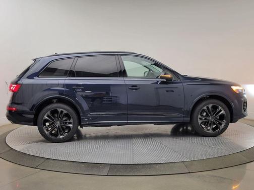 Waitomo Blue Metallic 2026 Audi Q7 55 Prestige