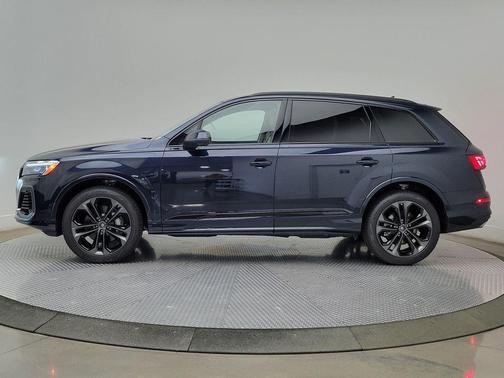Waitomo Blue Metallic 2026 Audi Q7 55 Prestige