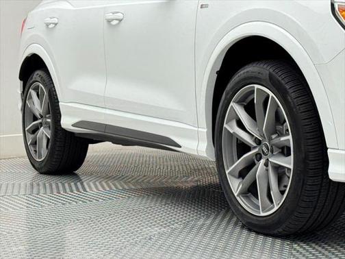 2024 Audi Q3 Premium 45 TFSI S line quattro Tiptronic