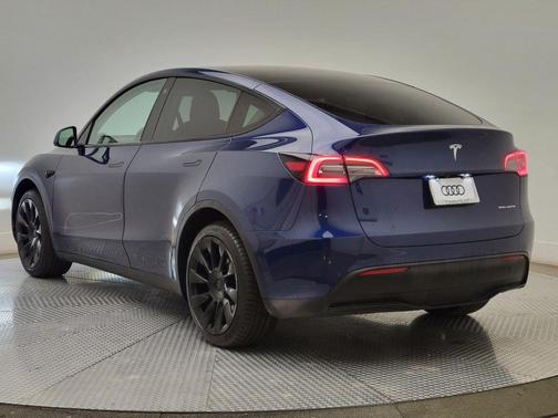 2022 Tesla Model Y Long Range Dual Motor All-Wheel Drive