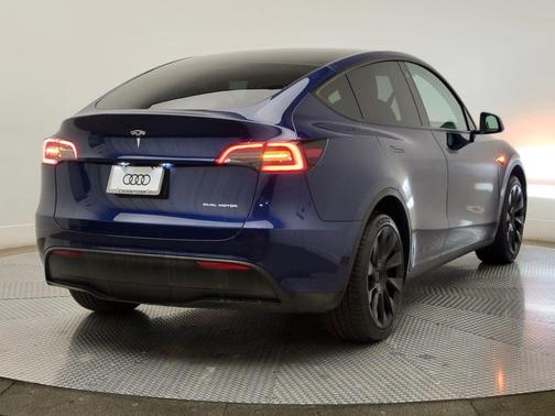 2022 Tesla Model Y Long Range Dual Motor All-Wheel Drive