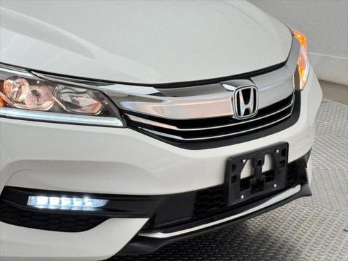 2017 Honda Accord EX-L w/Navigation & Honda Sensing