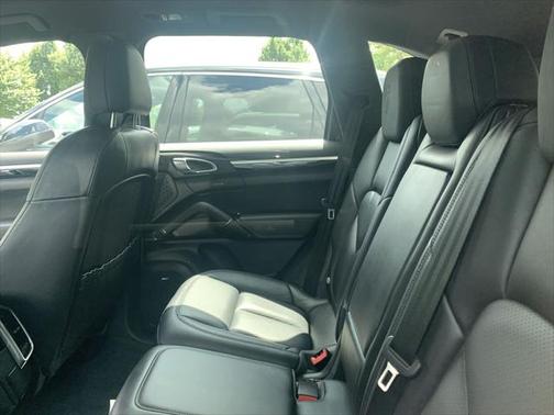 2017 Porsche Cayenne Platinum Edition