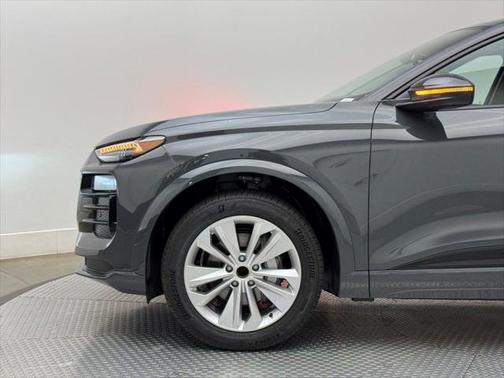 2025 Audi Q6 e-tron Premium Plus