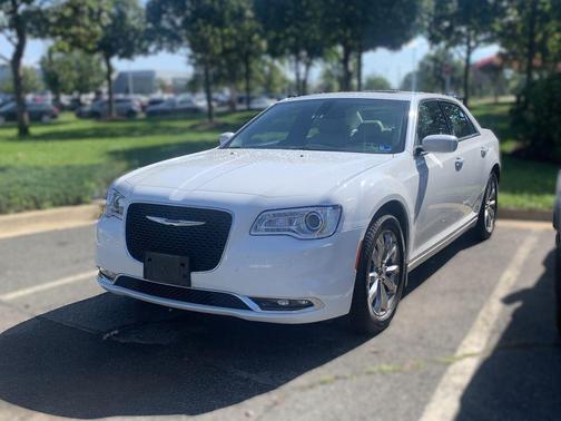 Bright White Clearcoat 2019 Chrysler 300 Touring