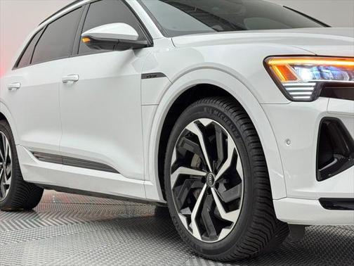 2024 Audi Q8 e-tron Premium Plus