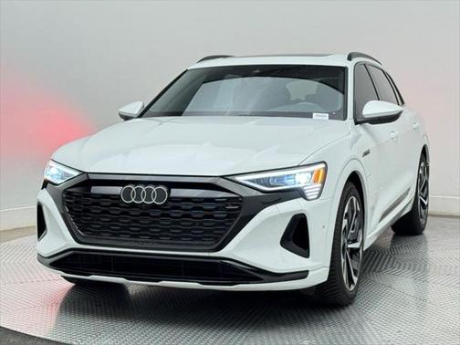 2024 Audi Q8 e-tron Premium Plus