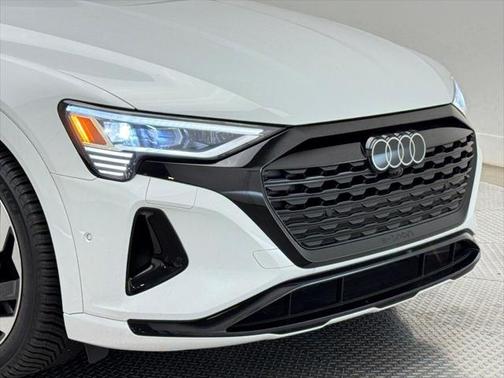2024 Audi Q8 e-tron Premium Plus