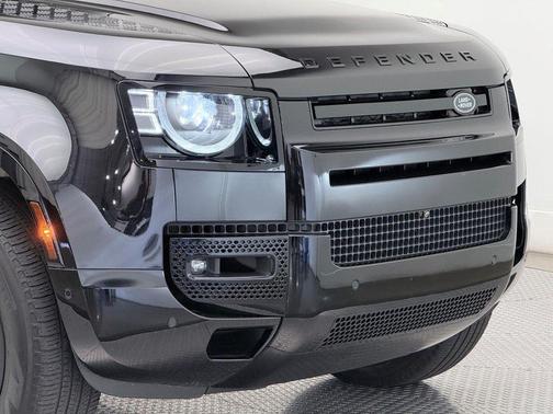 2024 Land Rover Defender 110 P400 X-Dynamic SE