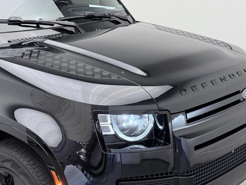 2024 Land Rover Defender 110 P400 X-Dynamic SE