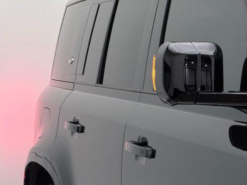 2024 Land Rover Defender 110 P400 X-Dynamic SE