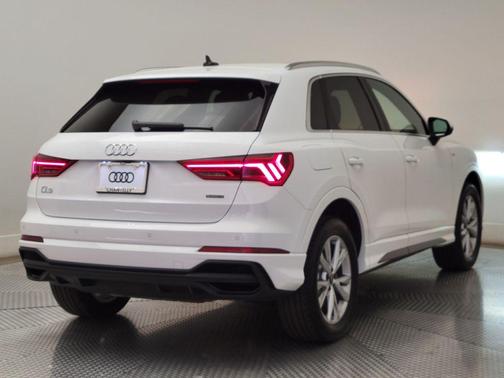 2023 Audi Q3 Premium 45 TFSI S line quattro Tiptronic
