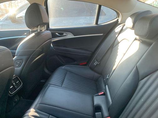 2022 Genesis G70 2.0T AWD