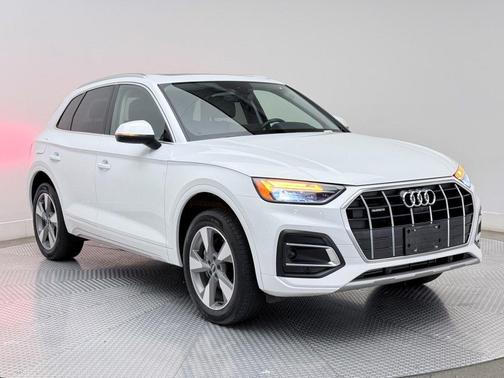 2023 Audi Q5 40 Premium Plus