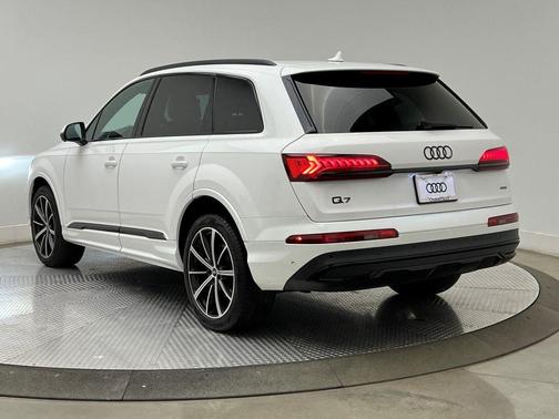 2022 Audi Q7 55 Premium Plus