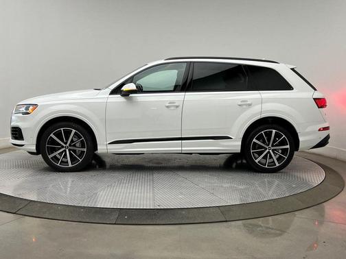 2022 Audi Q7 55 Premium Plus