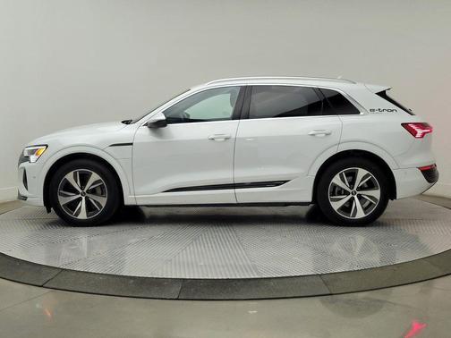 2024 Audi Q8 e-tron Premium Plus