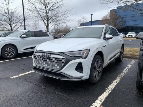 2024 Audi Q8 e-tron Premium Plus