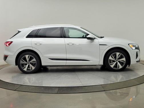 2024 Audi Q8 e-tron Premium Plus