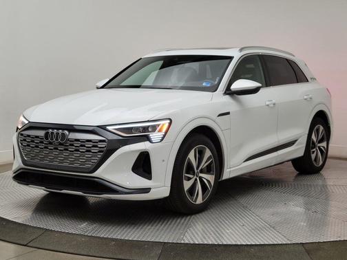 2024 Audi Q8 e-tron Premium Plus
