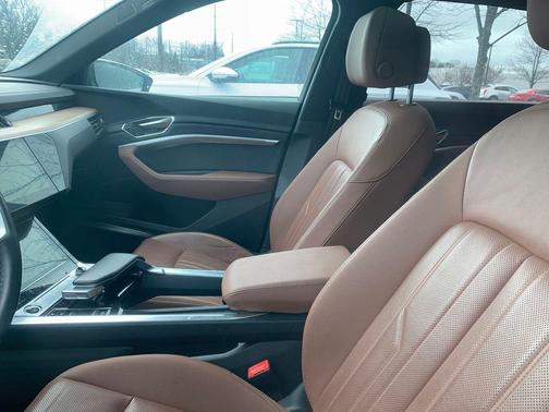 2024 Audi Q8 e-tron Premium Plus