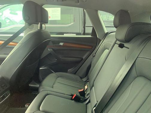 2023 Audi Q5 40 Premium