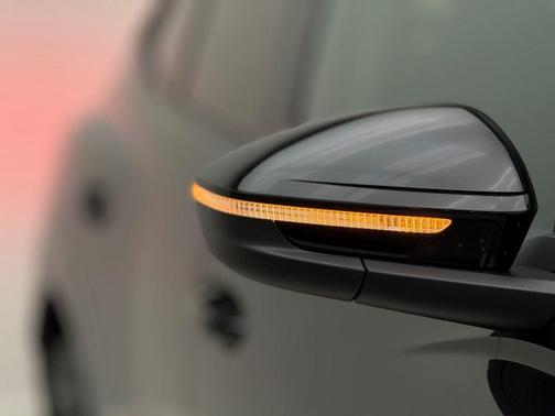 2022 Audi e-tron Premium Plus