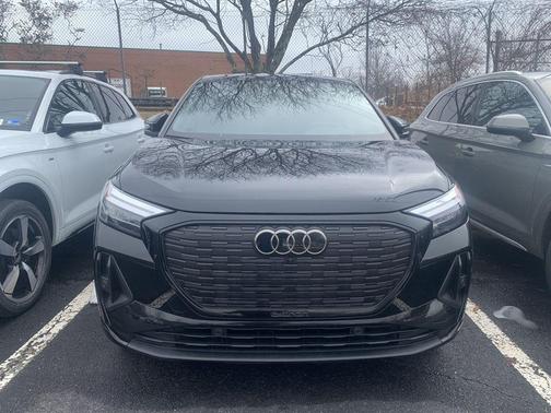 2022 Audi e-tron Premium Plus